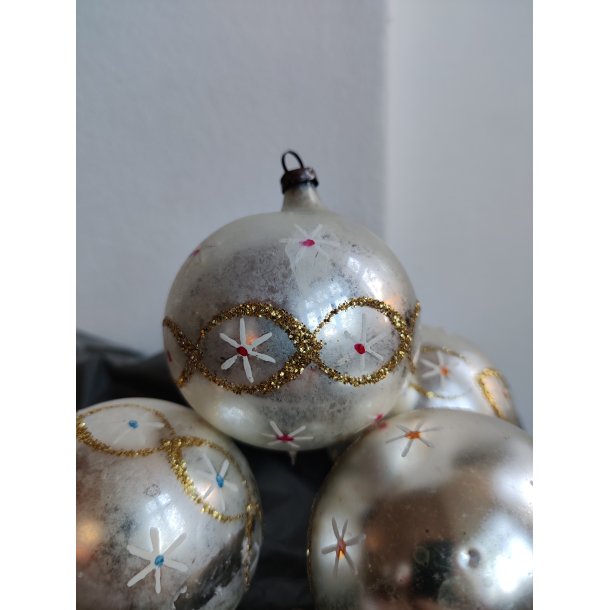 4 vintage julekugler, s�lv og glimmer 1950-1960