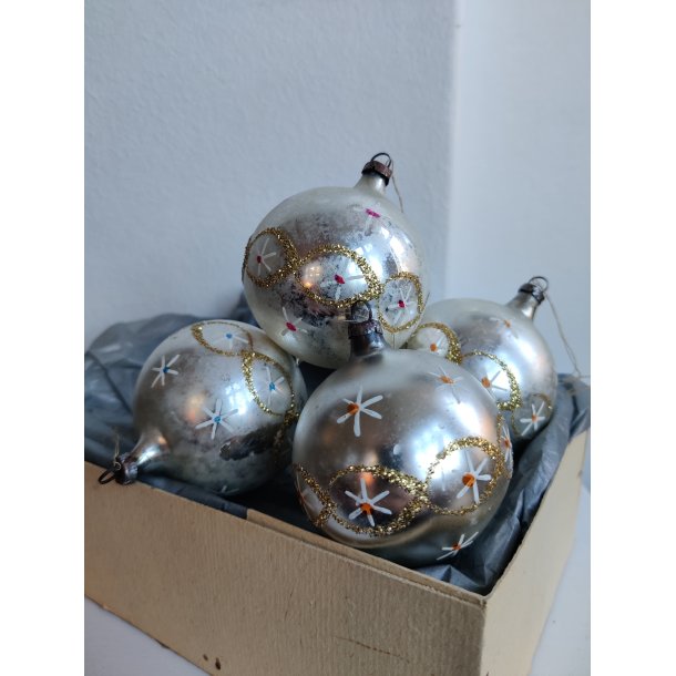 4 vintage julekugler, s�lv og glimmer 1950-1960