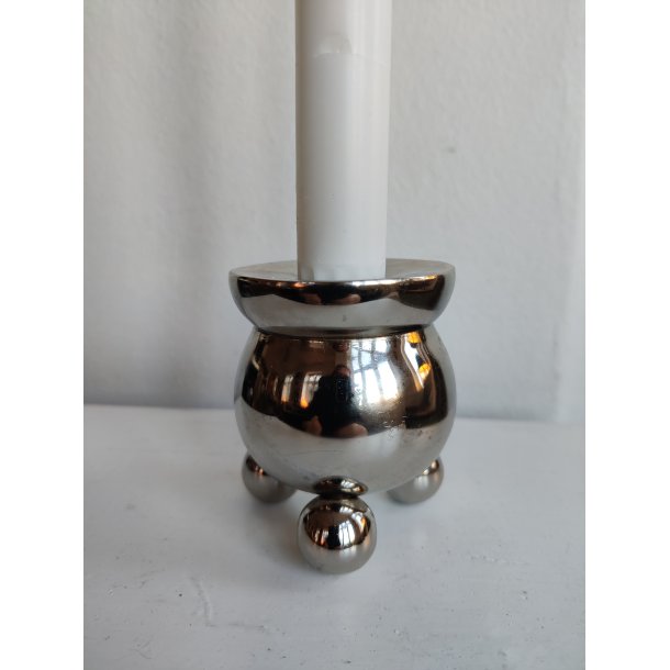 Kuglestage i metal, passer til kronelys