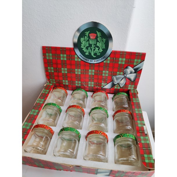 Vintage kasse med 12 mini sylteglas fra Skotland