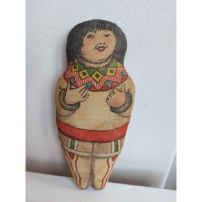 Gammel stofdukke i grnlandsk dragt