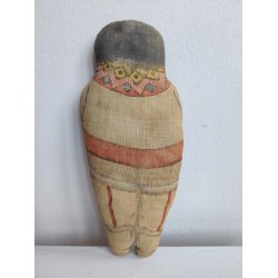 Gammel stofdukke i gr�nlandsk dragt