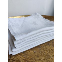 8 gamle stofservietter med m�nster af kl�ver