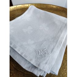 8 gamle stofservietter med m�nster af kl�ver