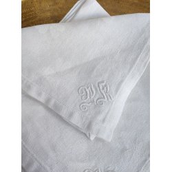 8 gamle stofservietter med m�nster af kl�ver