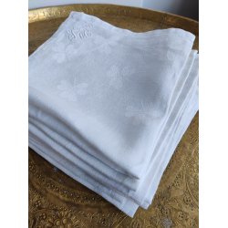 8 gamle stofservietter med m�nster af kl�ver