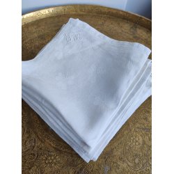 8 gamle stofservietter med m�nster af kl�ver