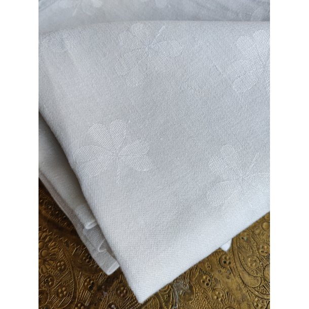 8 gamle stofservietter med m�nster af kl�ver