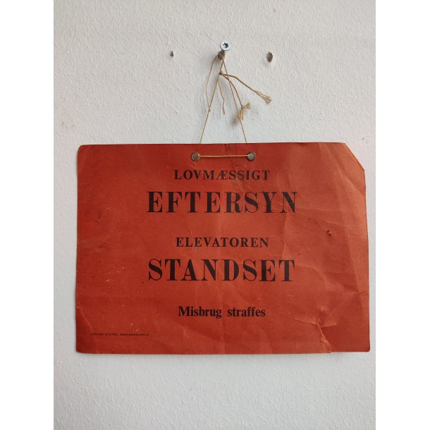 Gammelt skilt fra elevator