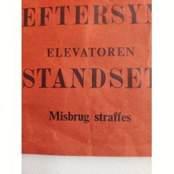 Gammelt skilt fra elevator