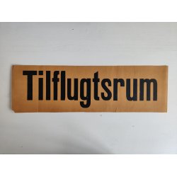 Tilflugtsrum. Gammelt papirskilt