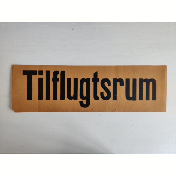 Tilflugtsrum. Gammelt papirskilt