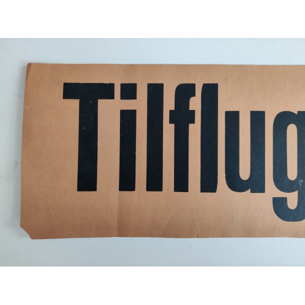 Tilflugtsrum. Gammelt papirskilt