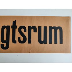 Tilflugtsrum. Gammelt papirskilt