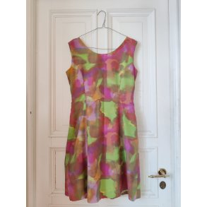 Farverig kjole, 1960'erne, med sl�jfe p� ryggen