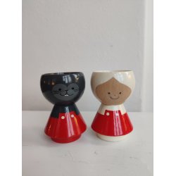 2 Lyholmer �ggeb�gre: Mus og pige med hvidt h�r