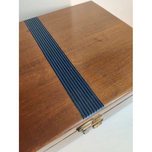 Smuk gammel opbevaringskasse til s�lvt�j