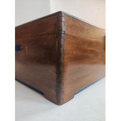 Smuk gammel opbevaringskasse til s�lvt�j