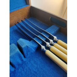 Smuk gammel opbevaringskasse til s�lvt�j