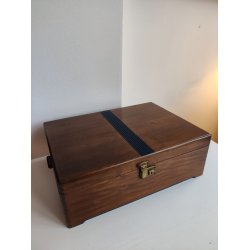 Smuk gammel opbevaringskasse til s�lvt�j