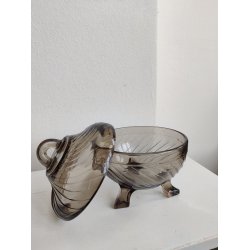 L�gkrukke i r�gfarvet glas