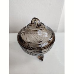 L�gkrukke i r�gfarvet glas