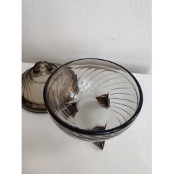 L�gkrukke i r�gfarvet glas