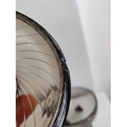 L�gkrukke i r�gfarvet glas
