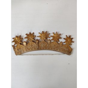 Gammel kongekrone i gyldent pap