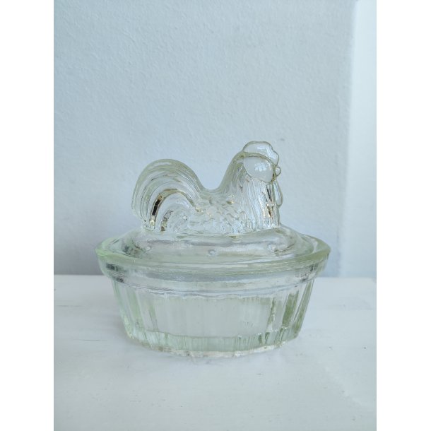 S�d glaskrukke med h�ne p� l�get