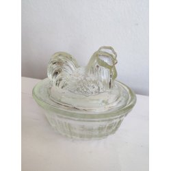 S�d glaskrukke med h�ne p� l�get