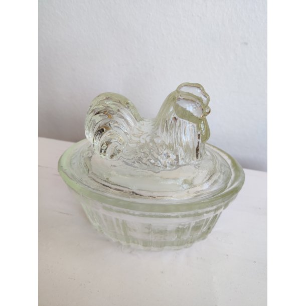 S�d glaskrukke med h�ne p� l�get