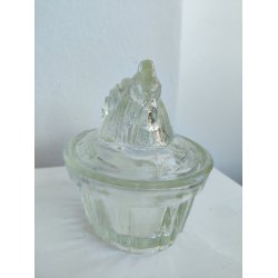 S�d glaskrukke med h�ne p� l�get