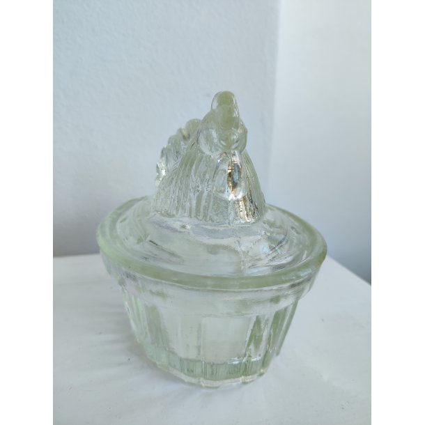 S�d glaskrukke med h�ne p� l�get