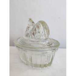 S�d glaskrukke med h�ne p� l�get