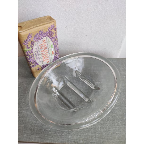 S�besk�l af presset glas