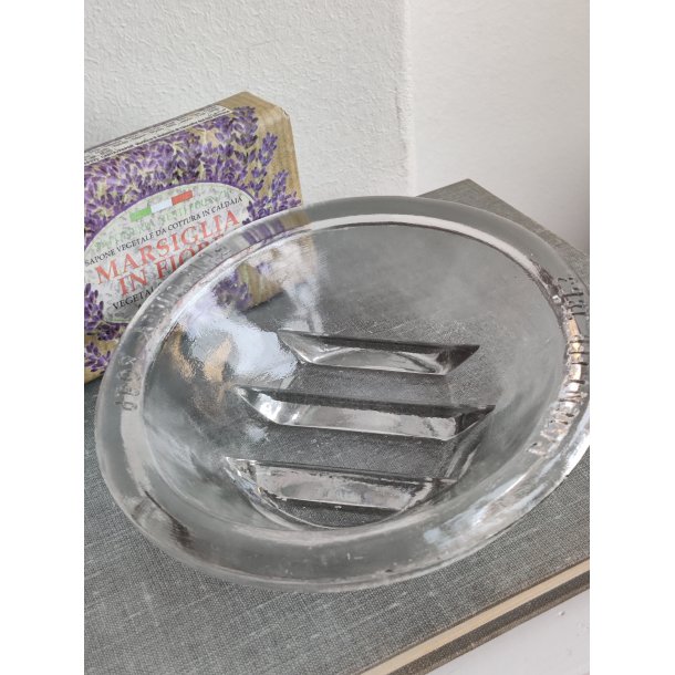 S�besk�l af presset glas