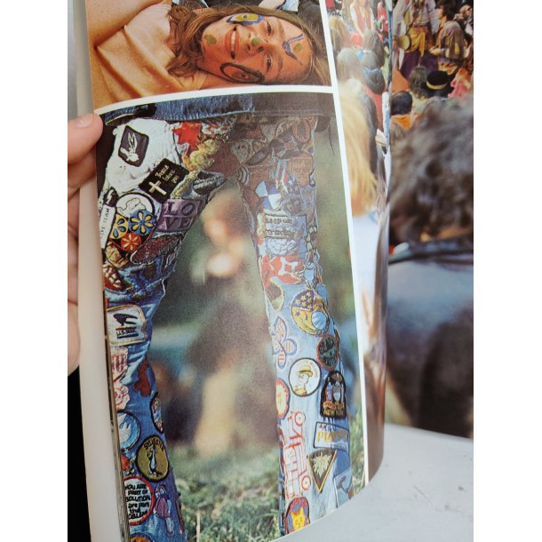 Tomorrow's people, fotobog om hippier og festivaler