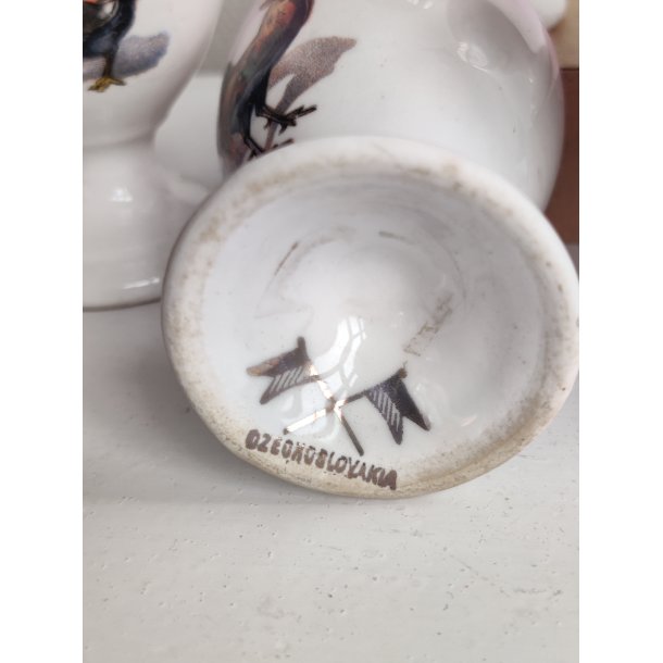 6 lyser�de �ggeb�gre med h�ns og haner