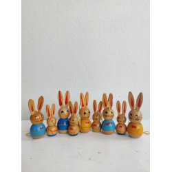 P�skeharer i tr� til oph�ng