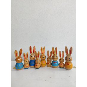 P�skeharer i tr� til oph�ng