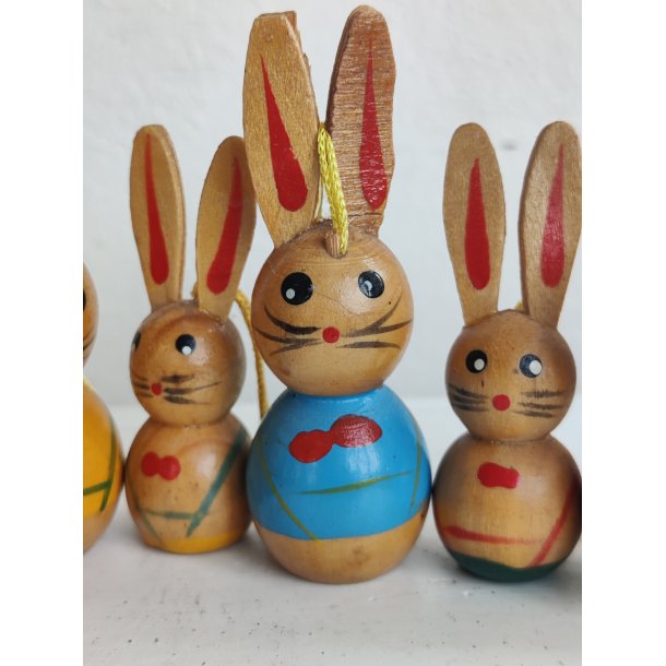 P�skeharer i tr� til oph�ng