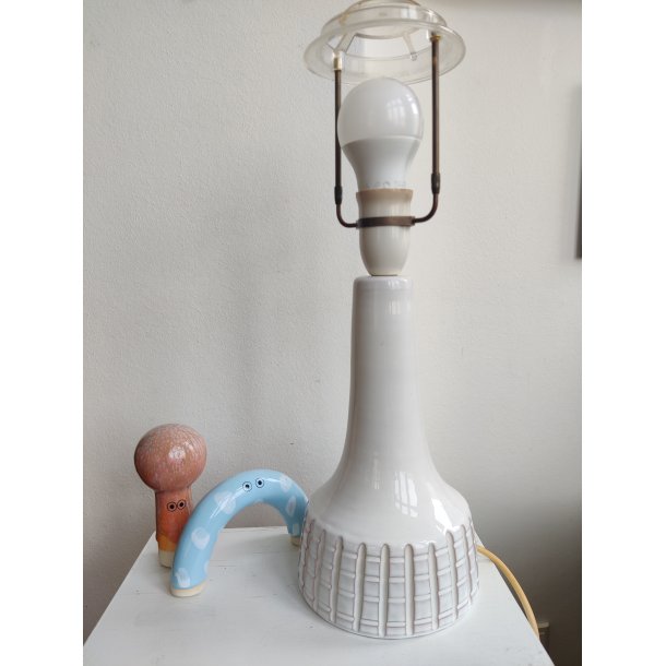 L�vemose hvid rillet lampefod