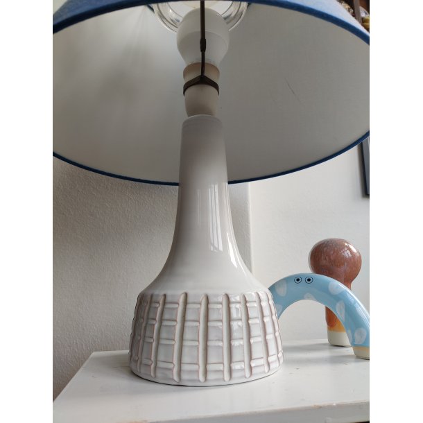 L�vemose hvid rillet lampefod