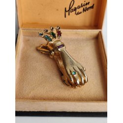 Gyldne h�nder klips med farvede sten