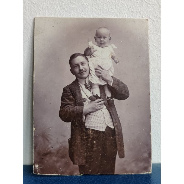 Antikt foto af en far med barn