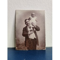 Antikt foto af en far med barn