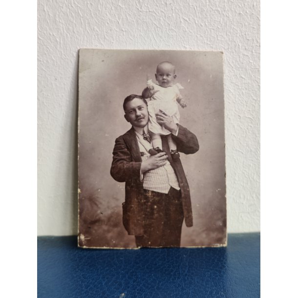 Antikt foto af en far med barn