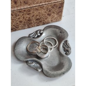 Lille sk�nvirke tinfad til m�nter, smykker eller visitkort