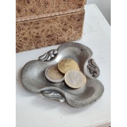 Lille sk�nvirke tinfad til m�nter, smykker eller visitkort